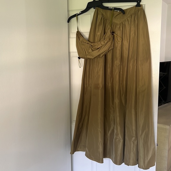 Staud Set. Gigi Top and Bendetta skirt. Color Khaki. - Picture 3 of 9
